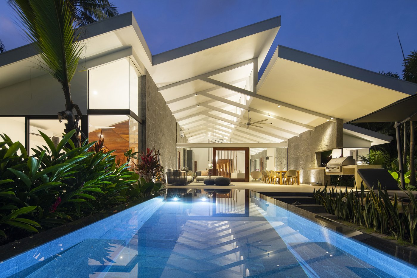 Beach Barn — passive design, natural ventilation, Costa Rica